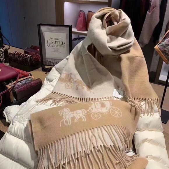 NWT Coach 4622 Horse And Carriage Double Face Oversized Muffler in Camel/Chalk - Picture 2 of 7